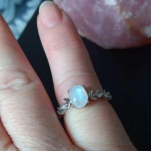 Elegant Silver Moonstone Ring Size 7 .925